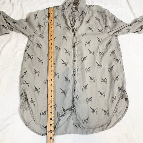 Jane and Delancey giraffe print long sleeve collared button down shirt top - Picture 9 of 9